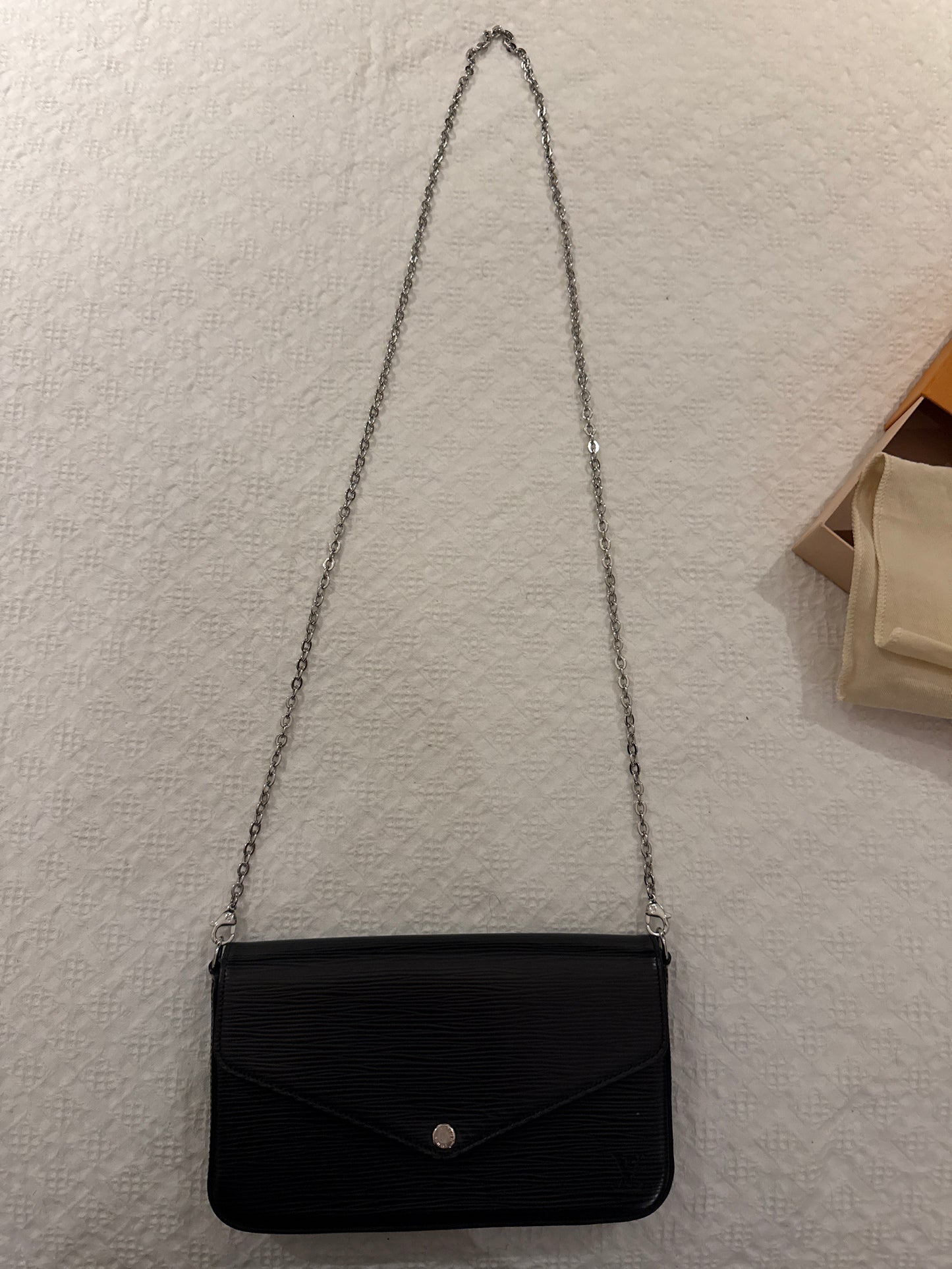 Louis Vuitton Pochette Félicie in black Epi leather with a silver-tone chain strap